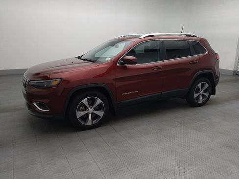 Used 2019 Jeep Cherokee Limited w/ Luxury Group FWD image 2
