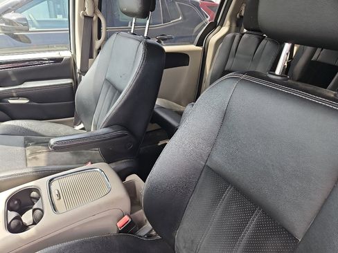 Used 2018 Dodge Grand Caravan SXT w/ Rear Park Assist Package FWD image 8