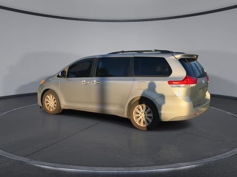 Used 2012 Toyota Sienna XLE AWD/4WD image 6