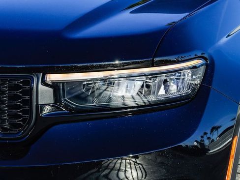 New 2025 Jeep Grand Cherokee L Limited w/ Luxury Tech Group II image 5