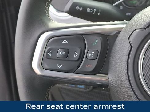 Used 2025 Jeep Wrangler Unlimited Sahara image 24