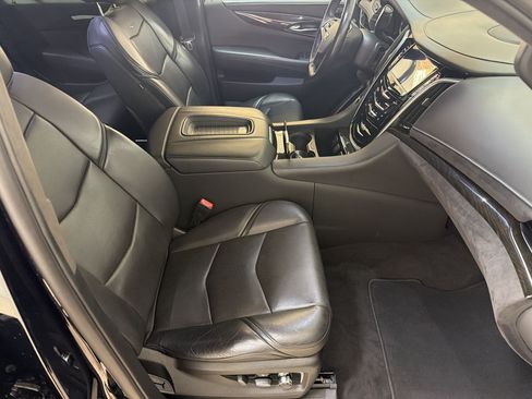 Used 2020 Cadillac Escalade Platinum RWD image 28