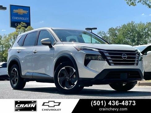 Used 2025 Nissan Rogue SV FWD image 1