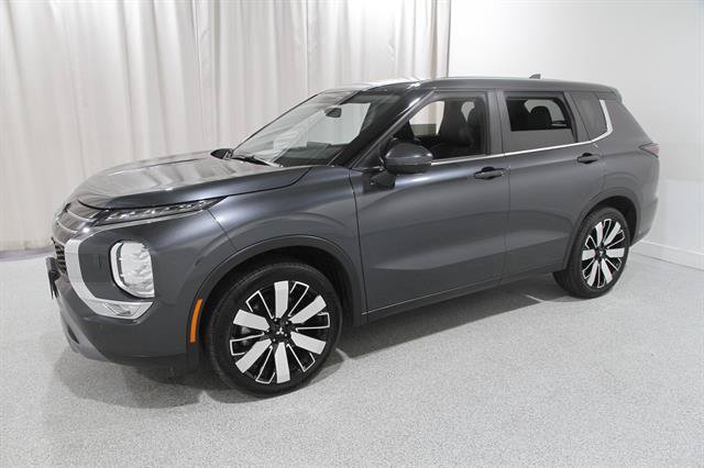 Used 2025 Mitsubishi Outlander SE AWD/4WD image 3