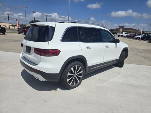 Used 2021 Mercedes-Benz GLB 250 image 3