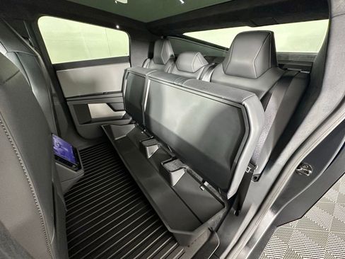 Used 2025 Tesla Cybertruck AWD Crew Cab image 38