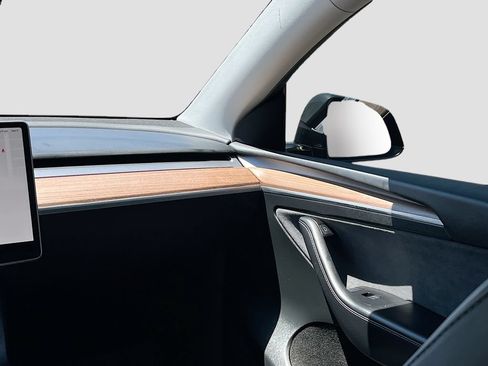 Used 2024 Tesla Model Y Long Range RWD image 24