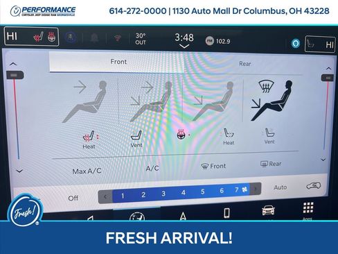 Used 2024 Chrysler Pacifica Premium image 23