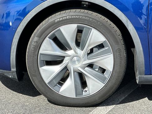 Used 2020 Tesla Model Y Long Range image 12