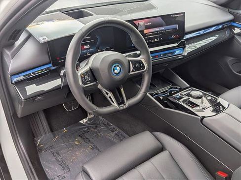 Certified 2025 BMW i5 xDrive40 w/ M Sport Package image 10