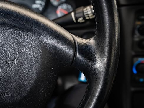 Used 2004 Chevrolet Corvette Coupe w/ Roof Package image 28