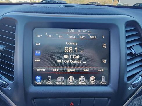Used 2014 Jeep Cherokee Limited w/ Luxury Group AWD/4WD image 20