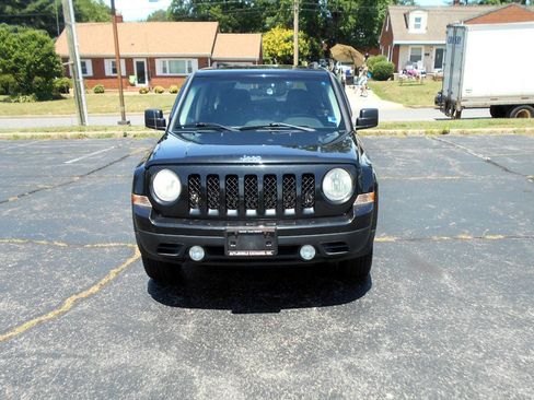 Used 2011 Jeep Patriot Latitude AWD/4WD image 3