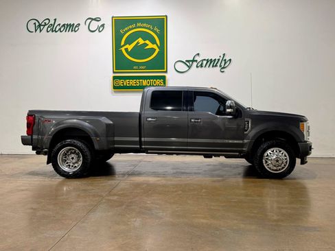 Used 2018 Ford F350 Platinum w/ Platinum Ultimate Package AWD/4WD image 2