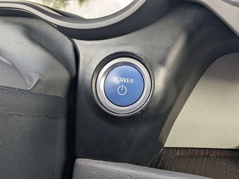 Used 2022 Toyota Sienna XLE FWD image 28
