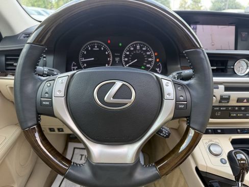 Used 2014 Lexus ES 350 w/ Luxury Package FWD image 23