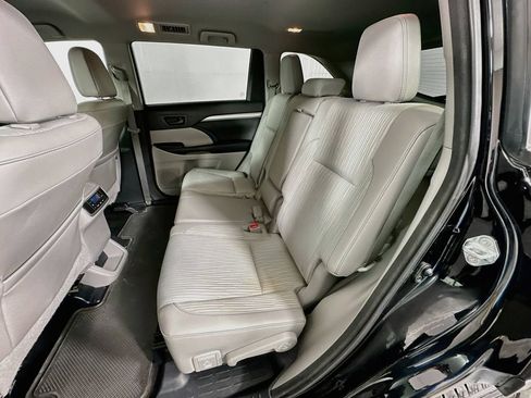 Used 2015 Toyota Highlander Plus AWD/4WD image 23