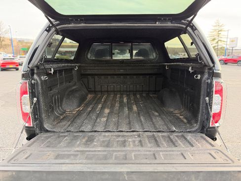 Used 2017 GMC Canyon Denali image 20