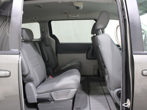 Used 2010 Dodge Grand Caravan SE FWD image 17