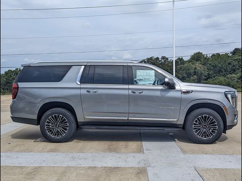 New 2026 GMC Yukon XL Elevation w/ LPO, Floor Liner Package AWD/4WD image 6