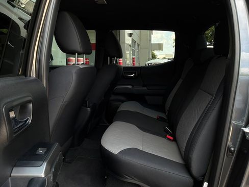 Used 2023 Toyota Tacoma TRD Off-Road w/ Technology Package AWD/4WD image 12