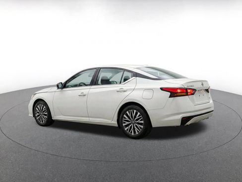 Used 2025 Nissan Altima 2.5 SV FWD image 6