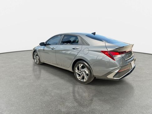 Used 2025 Hyundai Elantra Sport FWD image 6