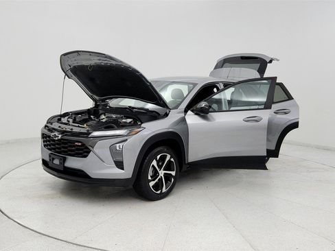 Used 2024 Chevrolet Trax RS FWD image 9