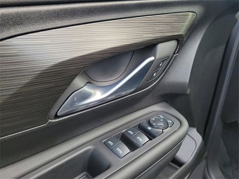 Used 2024 GMC Terrain SLE w/ Elevation Edition image 22