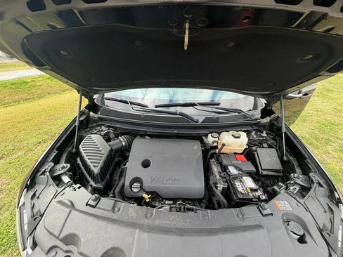 Used 2018 Chevrolet Traverse LT image 19