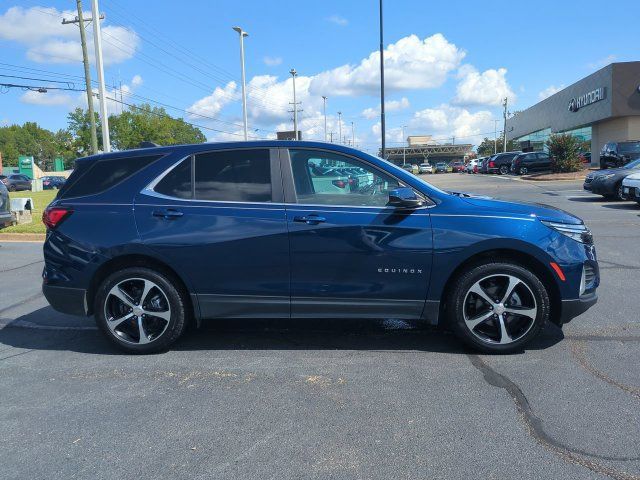 Used 2022 Chevrolet Equinox LT AWD/4WD image 3