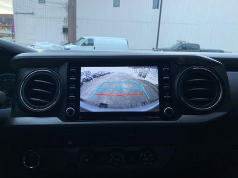 Used 2020 Toyota Tacoma SR5 image 6