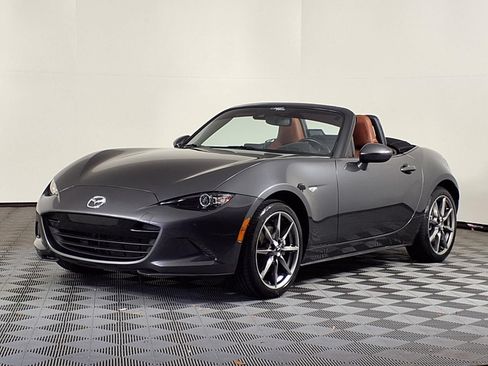Used 2023 MAZDA MX-5 Miata Grand Touring RWD image 3