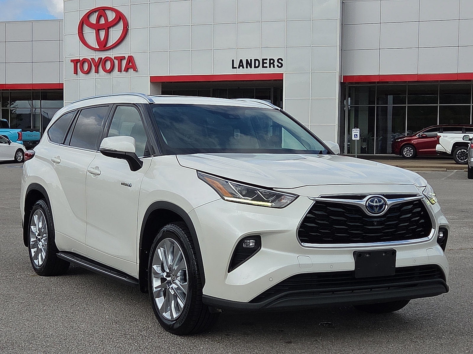 Used 2021 Toyota Highlander Limited FWD image 1