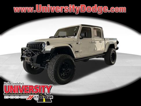 Used 2024 Jeep Gladiator Willys image 1