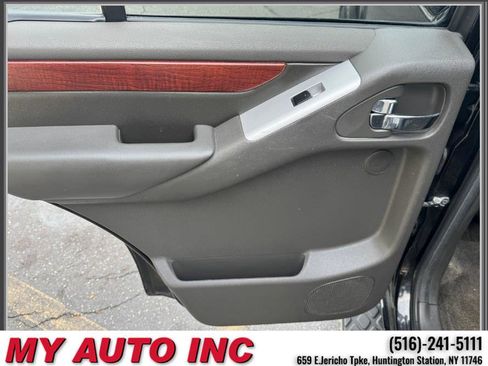 Used 2010 Nissan Pathfinder LE w/ Navigation Pkg image 37