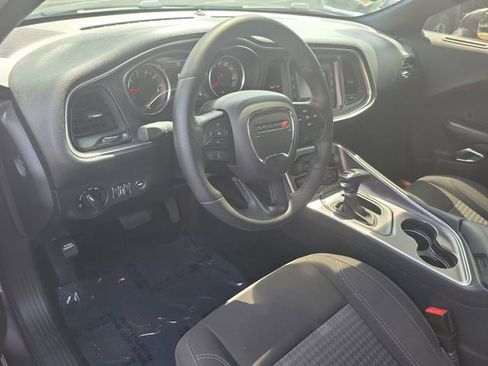 Used 2017 Dodge Challenger SXT RWD image 11