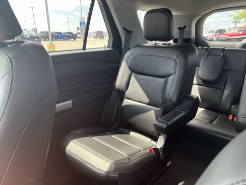 Used 2022 Ford Explorer XLT w/ Equipment Group 202A image 12