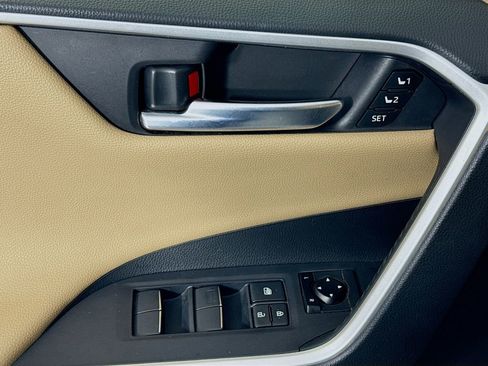 Used 2019 Toyota RAV4 Limited w/ Advanced Technology Package image 21