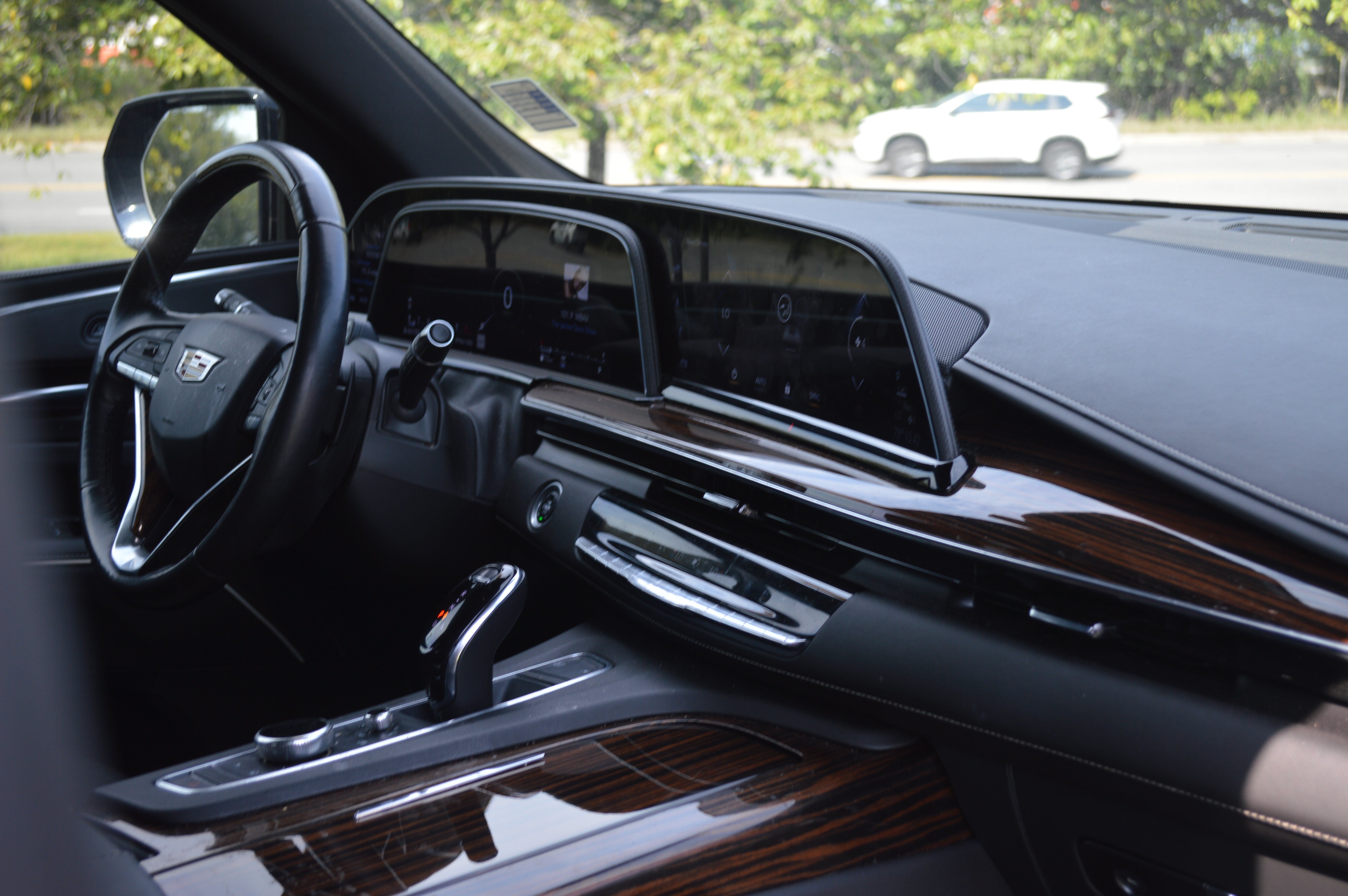 Used 2022 Cadillac Escalade Premium Luxury w/ Performance Package AWD/4WD image 35