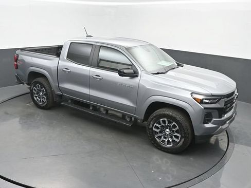 Used 2025 Chevrolet Colorado Z71 w/ Technology Package AWD/4WD image 42