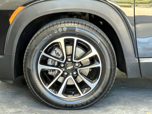 Used 2025 Chevrolet TrailBlazer LT FWD image 24