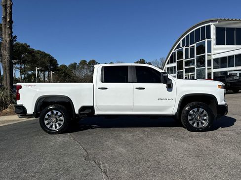 Used 2026 Chevrolet Silverado 2500 Custom w/ Custom Value Package image 11