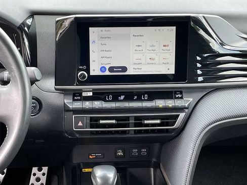 Used 2025 Toyota Camry SE FWD image 17