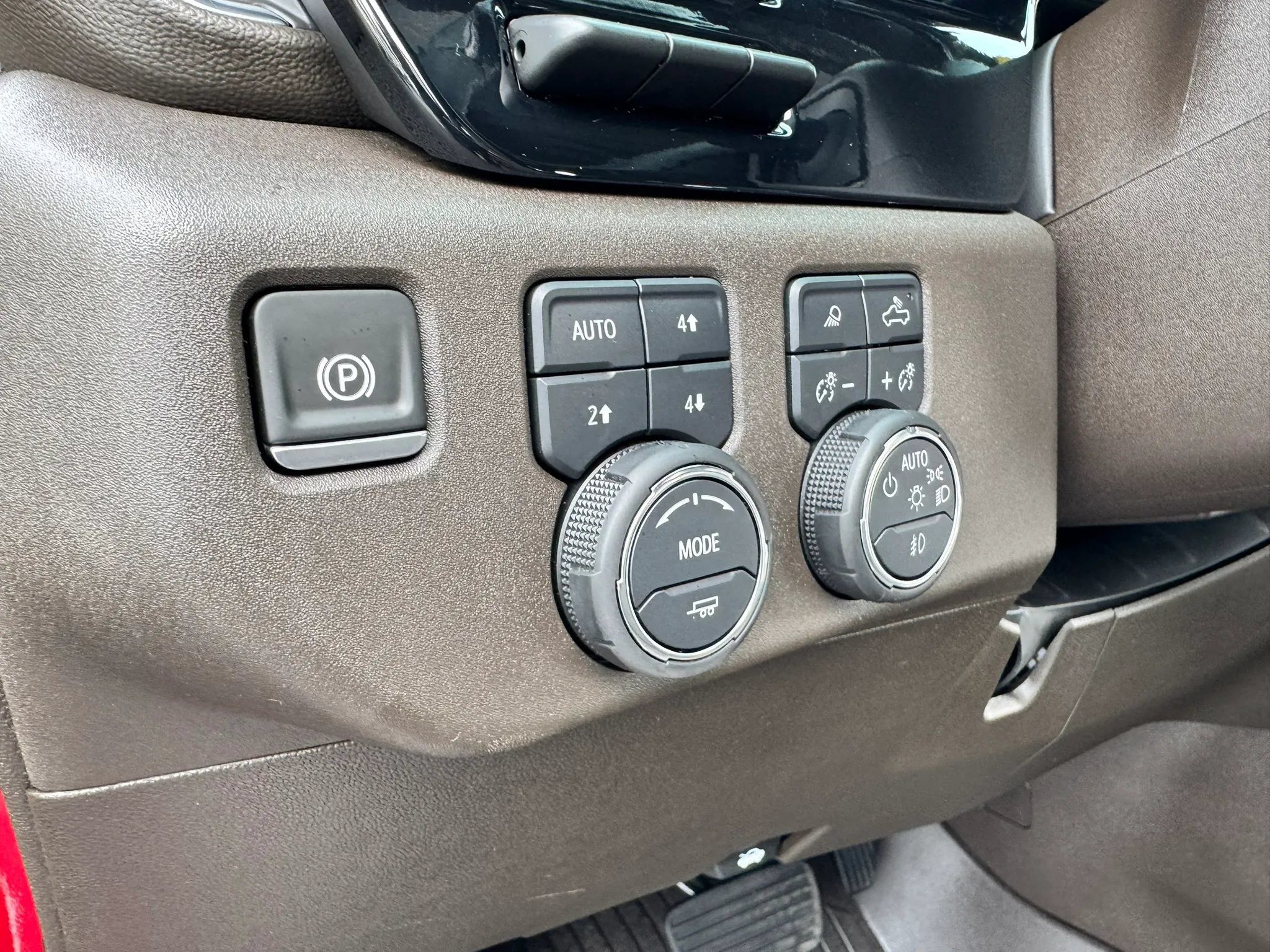 Used 2025 Chevrolet Silverado 3500 LTZ w/ LTZ Plus Package AWD/4WD image 26