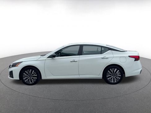 Used 2025 Nissan Altima 2.5 SV image 9