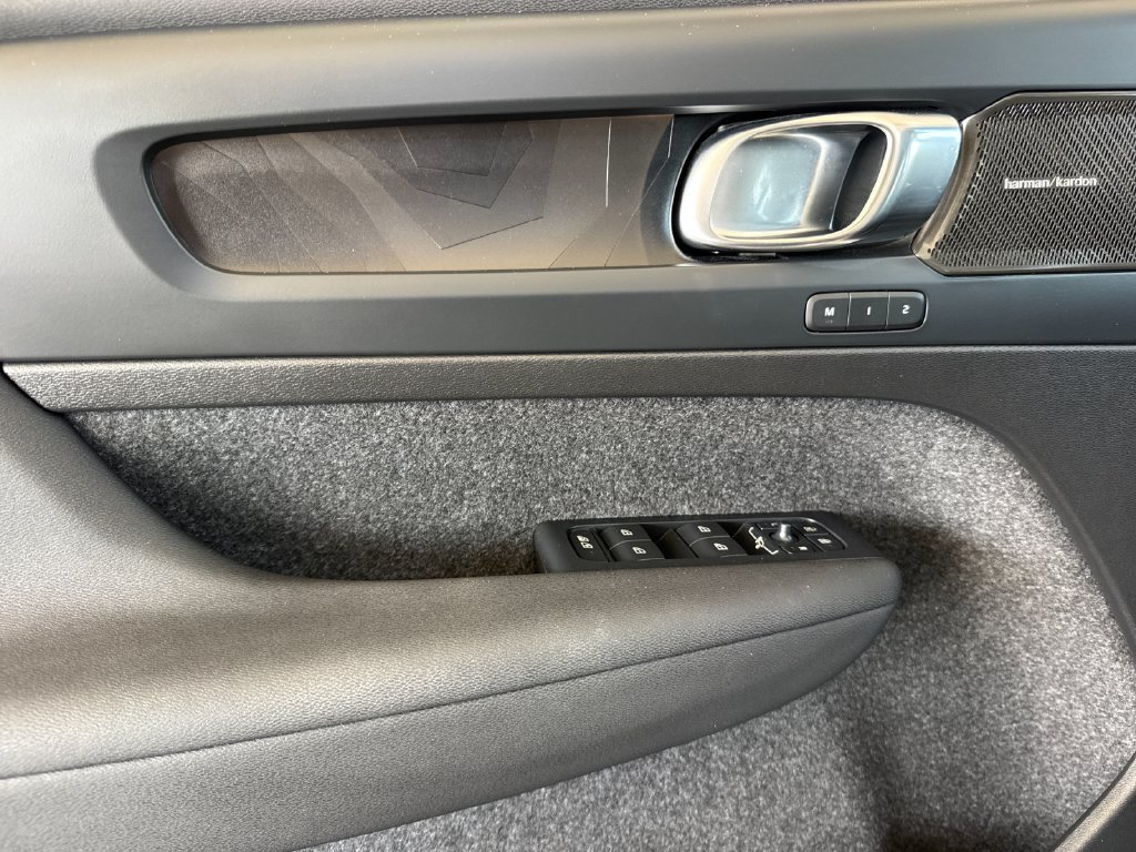 Certified 2023 Volvo C40 P8 Recharge Ultimate w/ Protection Package Premier AWD/4WD image 10
