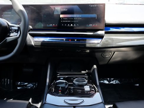 Used 2024 BMW i5 eDrive40i image 13