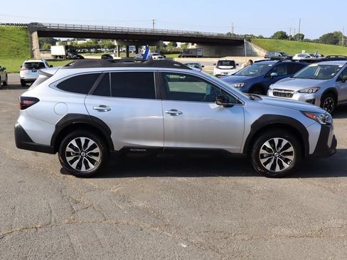 Certified 2025 Subaru Outback Limited AWD/4WD image 9