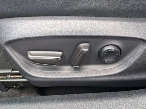 Used 2019 Toyota Camry SE FWD image 19